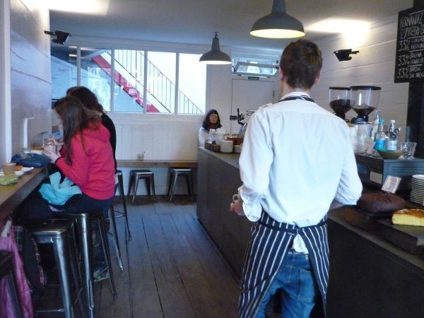 Fernandez and Wells uvnitř